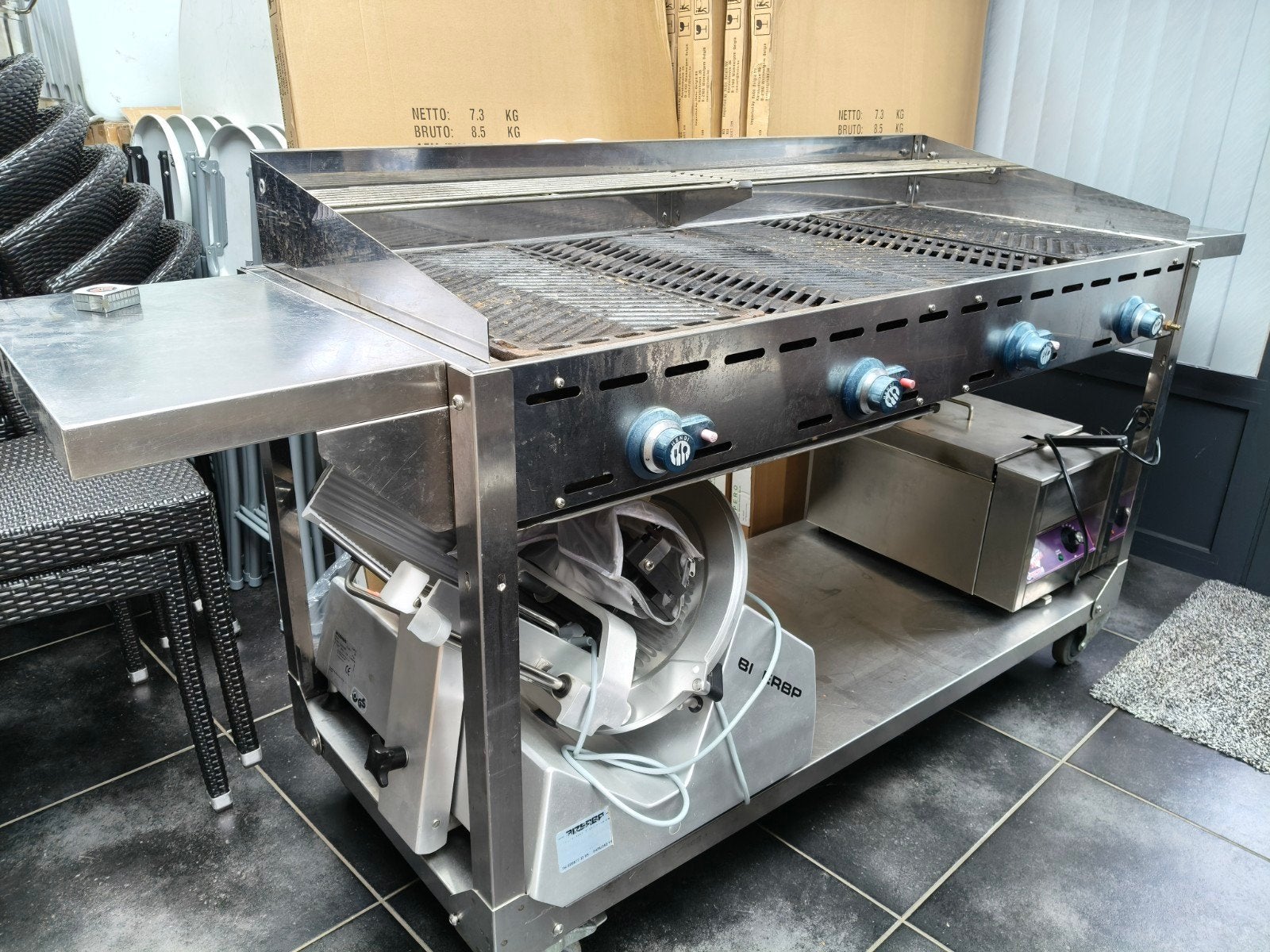Hendi professionele 4-pits bbq 140 cm, Ophalen