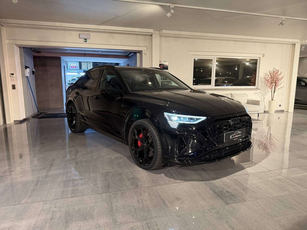 Audi Q8 e-tron 55 QUATTRO 408PK * HEAD UP DISPLAY * 360 CA, Auto's, Automaat, Gebruikt, Zwart, Elektrisch