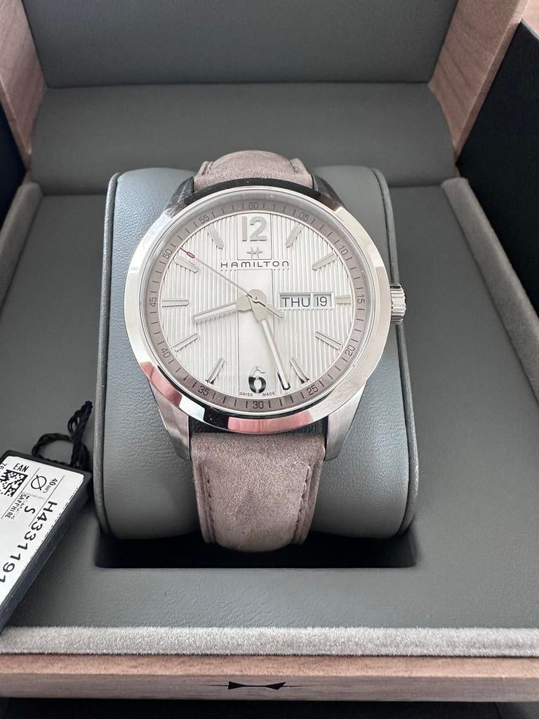 Hamilton Broadway 40mm full set NEUVE, Bijoux, Sacs & Beauté, Montres | Hommes, Autres marques, Cuir, Acier, Enlèvement