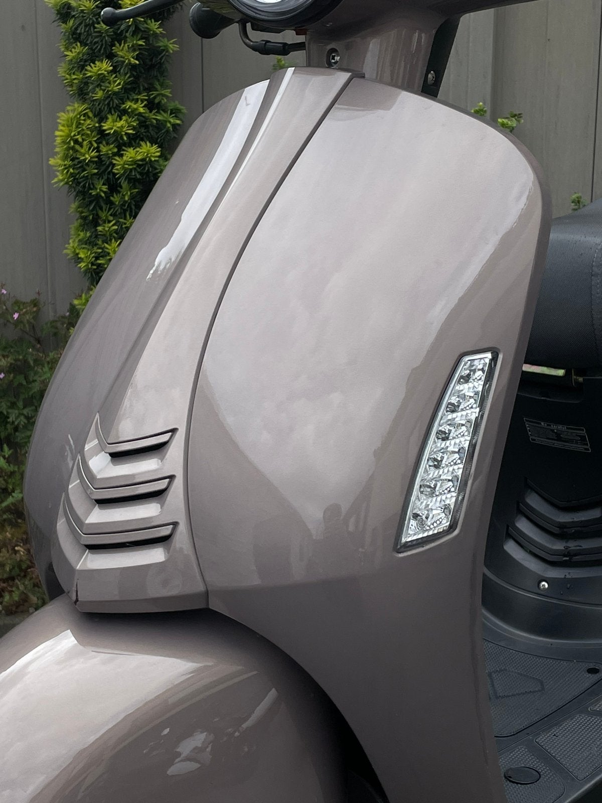 Scooter | B Klasse | Bj2025 | 2.040km! | Mushroom grey, Benzine, 50 cc, Momo, Mito50