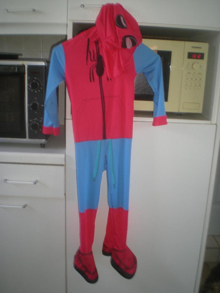 spiderman pak met voeten, 6- 8 jaar, Kinderen en Baby's, Carnavalskleding en Verkleedspullen, Ophalen of Verzenden, Gebruikt
