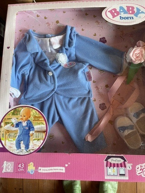Set Kleedjes - Baby Born, Kinderen en Baby's, Speelgoed | Poppen, Ophalen of Verzenden, Nieuw