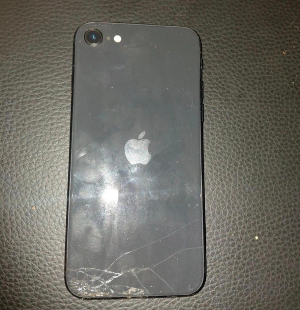 IPhone SE 2022 64gb a repare ou pour piece, Enlèvement, Utilisé, Apple iPhone