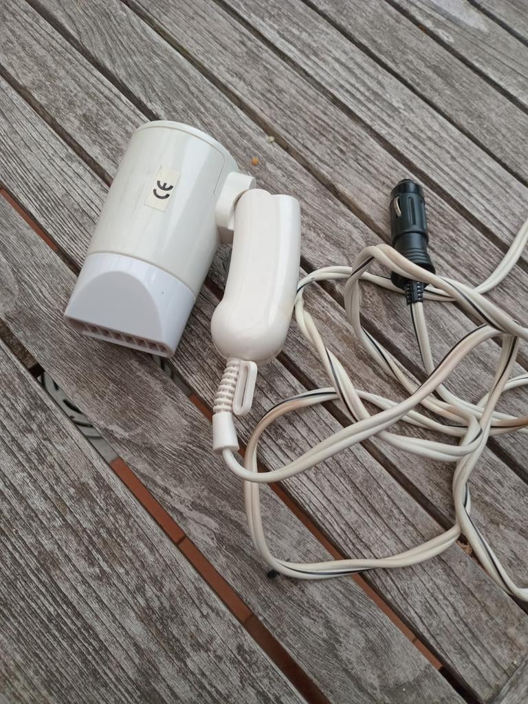 Compacte haardroger op 12 volt, Ophalen