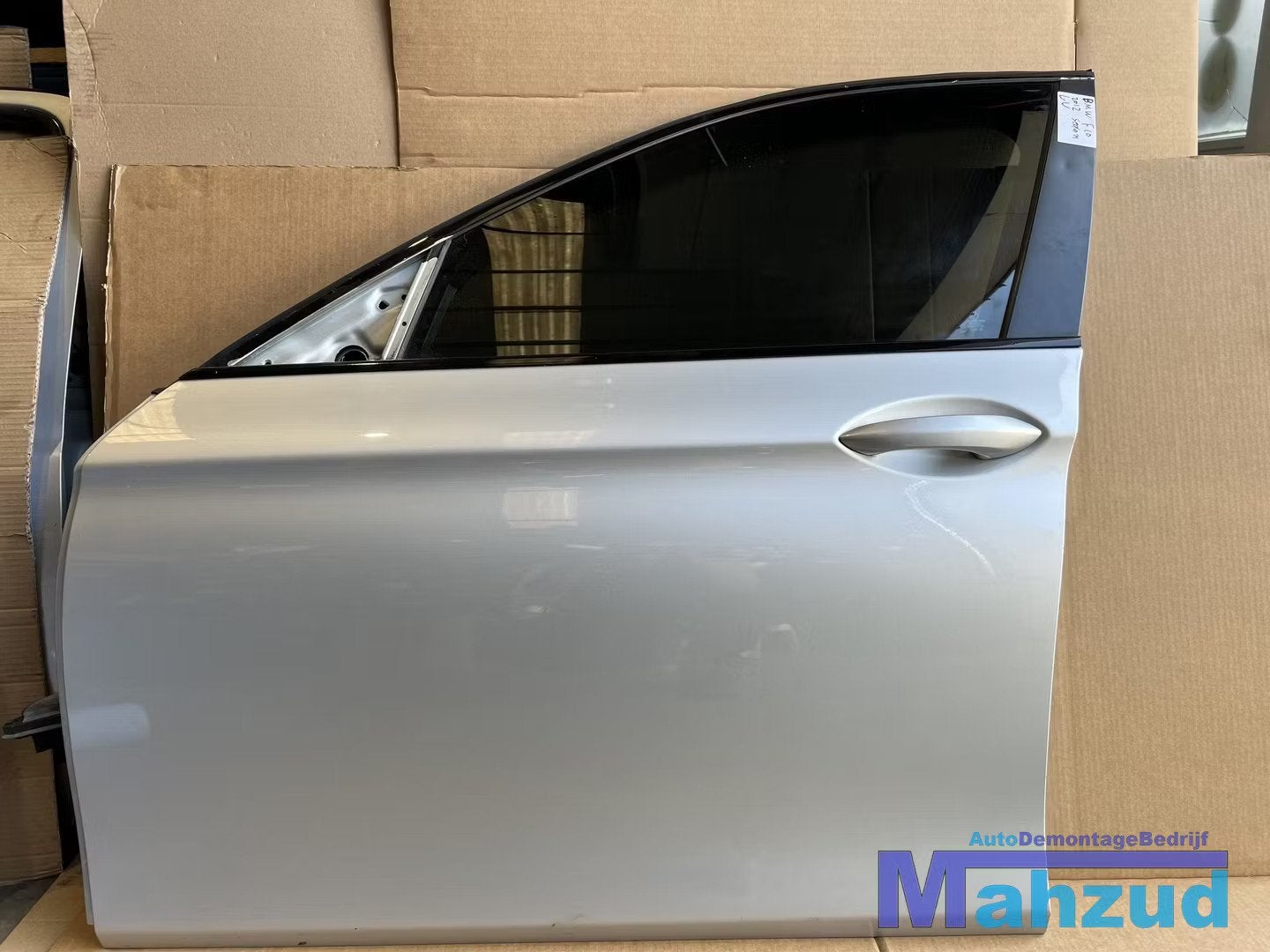 BMW 5 SERIE F10 Grijs links voor deur portier 2009-2016, Auto-onderdelen, Petuelring 130
80788  Munich, DE, Gebruikt, Deur, Info@bmw.de
