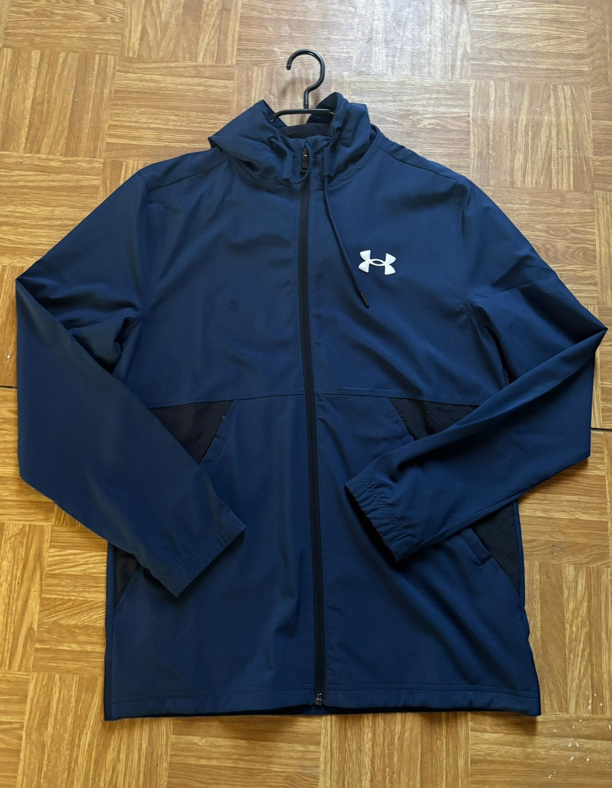 Under armour windbreaker, Nieuw, Ophalen of Verzenden, Algemeen, Maat 48/50 (M)