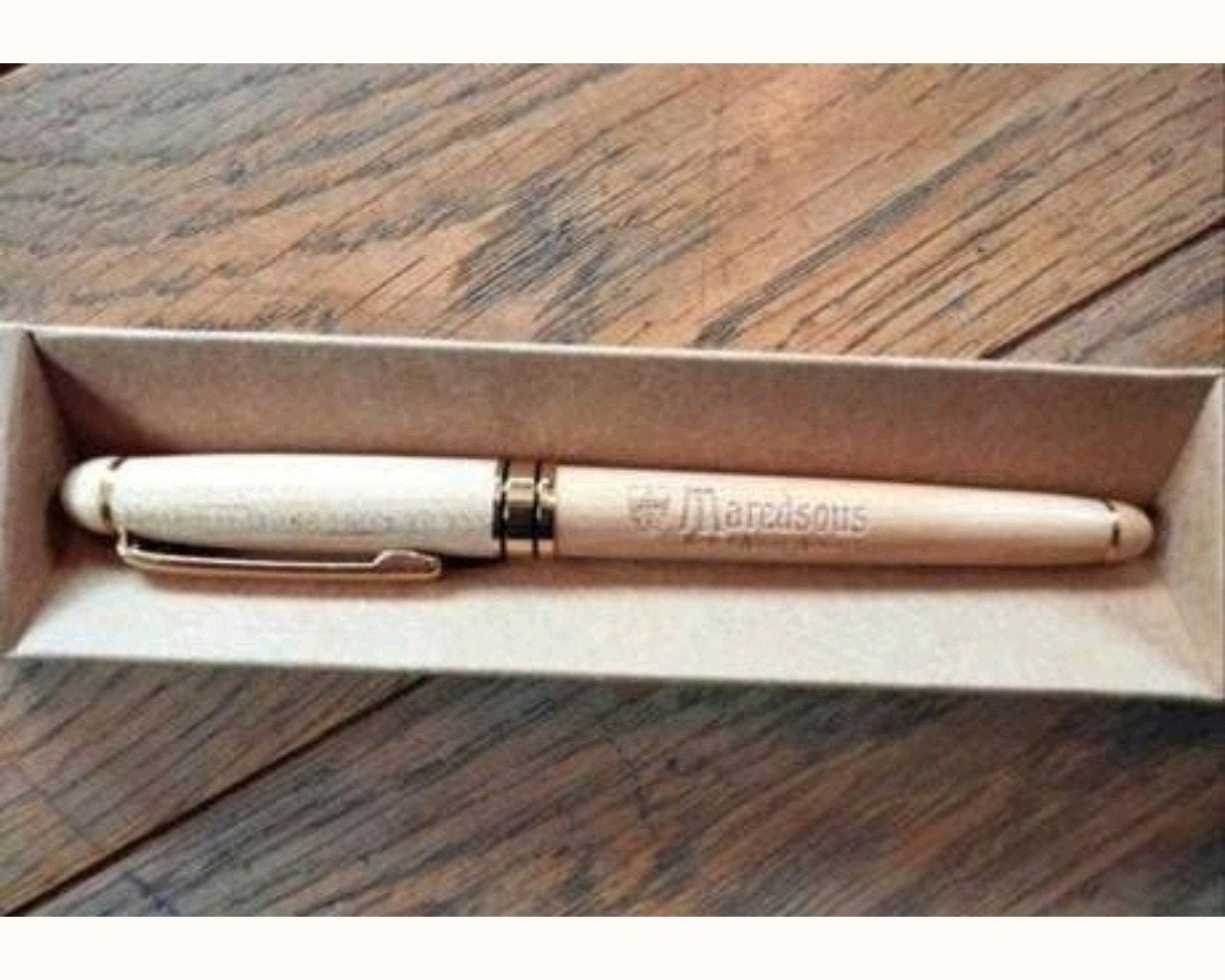 Stylo à plume en bois Maredsous. Neuf jamais utilisé.
Envoi, Enlèvement ou Envoi