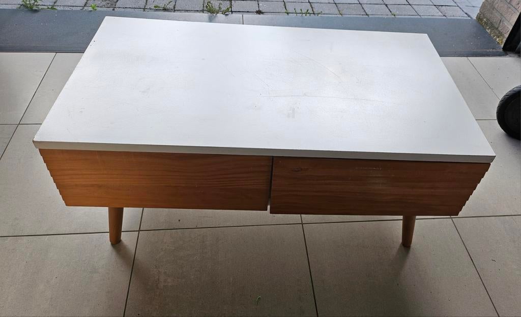 Kleine tafels in de woonkamer, Ophalen