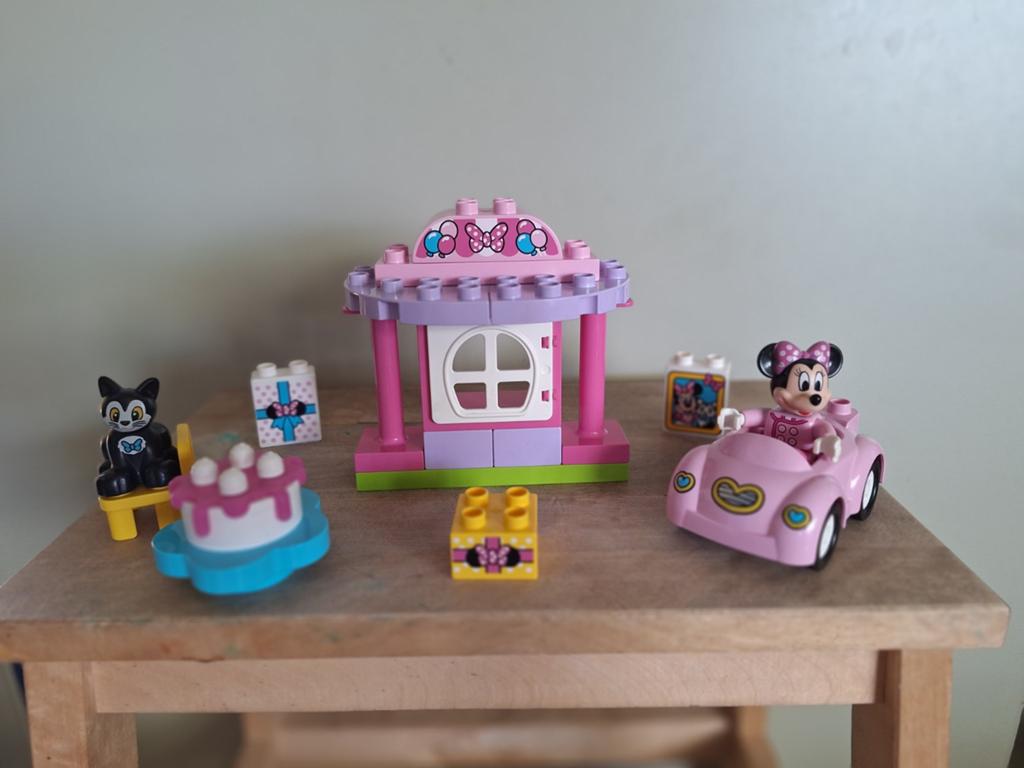 LEGO DUPLO – Minnie's verjaardagsfeest, Ophalen