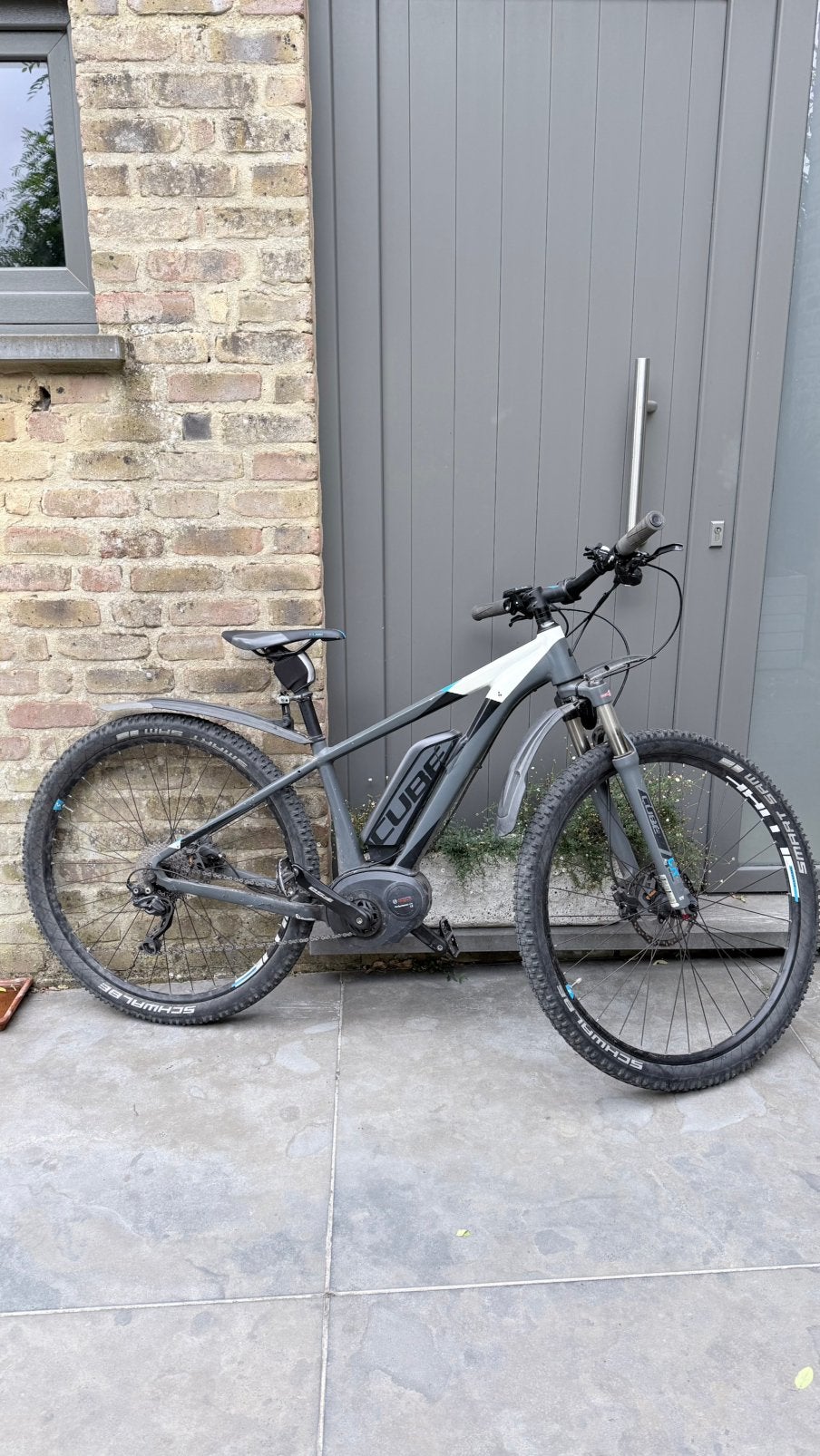 E bike Cube, wit grijze kleur medium.           550€, Ophalen, Gebruikt, 47 tot 51 cm, Cube