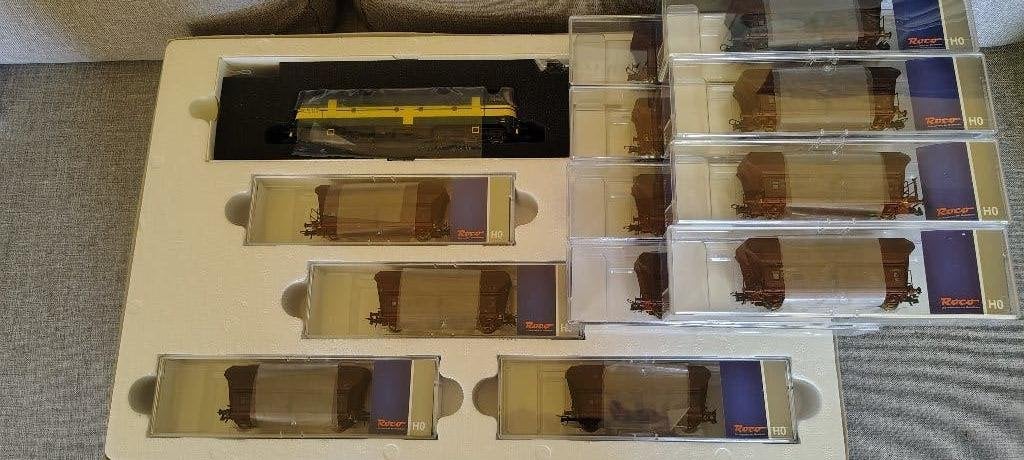 Coffret Roco Diesel SNCB  4 wagons FBL et 8 wagons FBL extra, Analogique, Comme neuf, Courant continu, Set de Trains