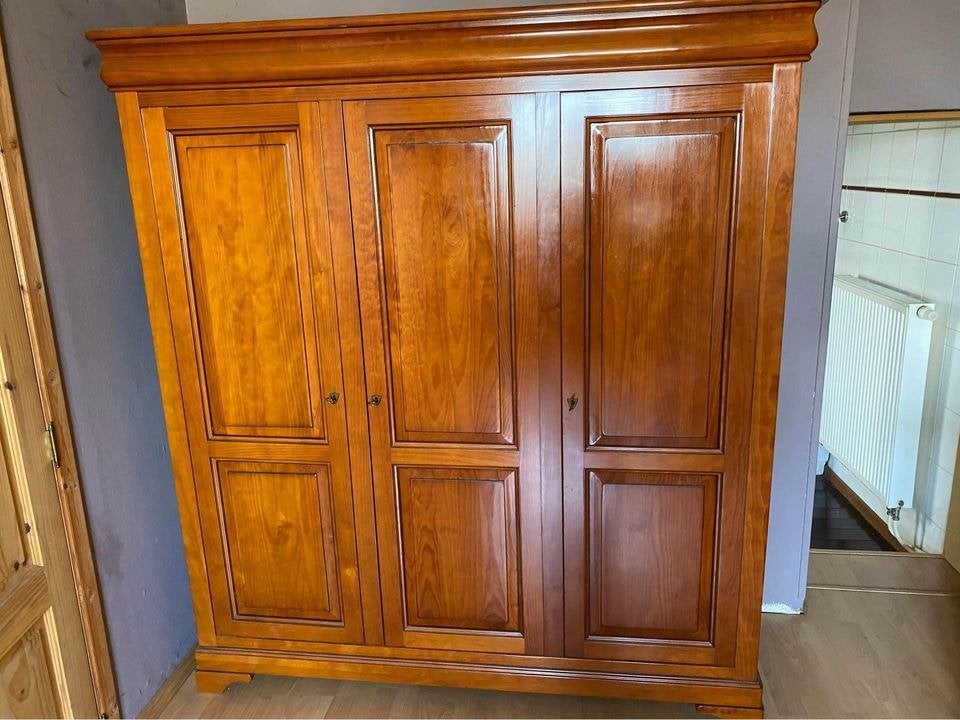 Kerselaar slaapkamerkast, Huis en Inrichting, Kasten | Kleerkasten, Ophalen, Klassiek, 150 tot 200 cm, Zo goed als nieuw