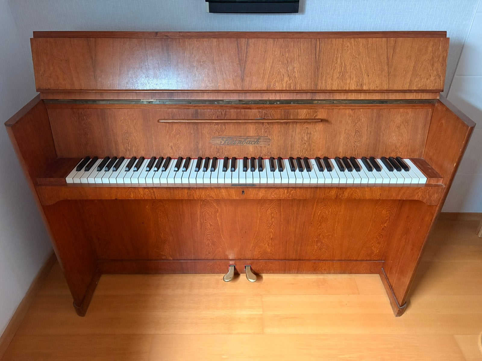 Piano droit Steinbach – Bon état, Enlèvement, Utilisé, Piano
