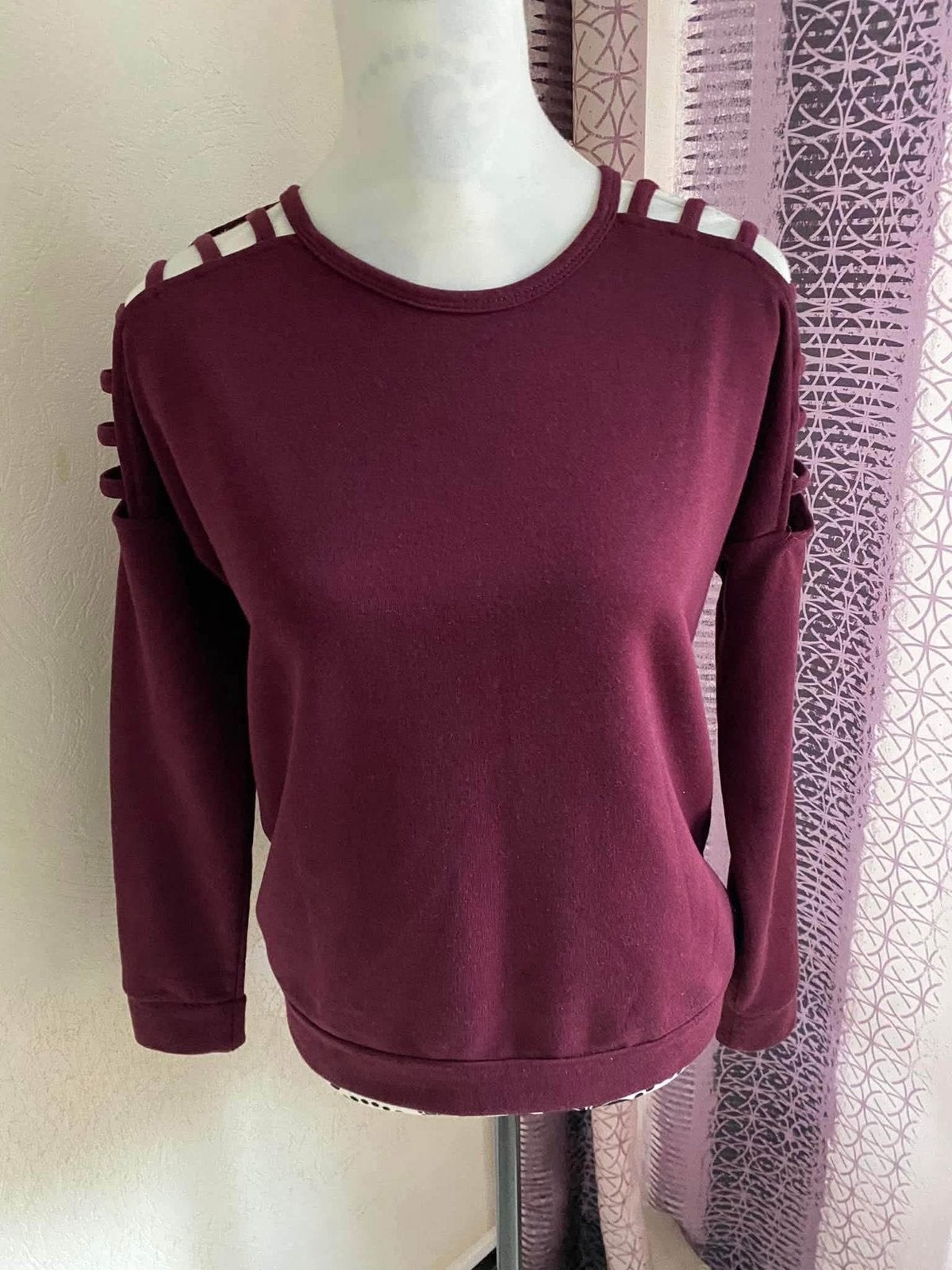Sweat pull Amisu à découpes épaules Taille S ok  pour un M, Enlèvement ou Envoi, Comme neuf