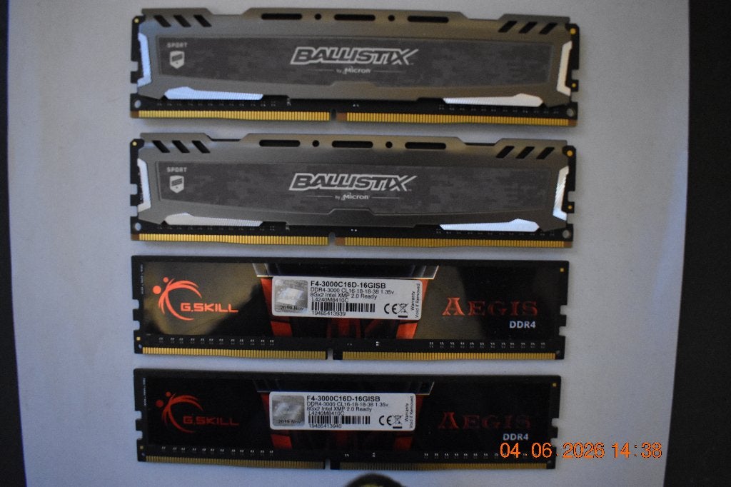RAM-geheugen voor desktops 4x8 = 32 GB, Computers en Software, RAM geheugen, Ophalen, 32 GB, DDR4, Zo goed als nieuw