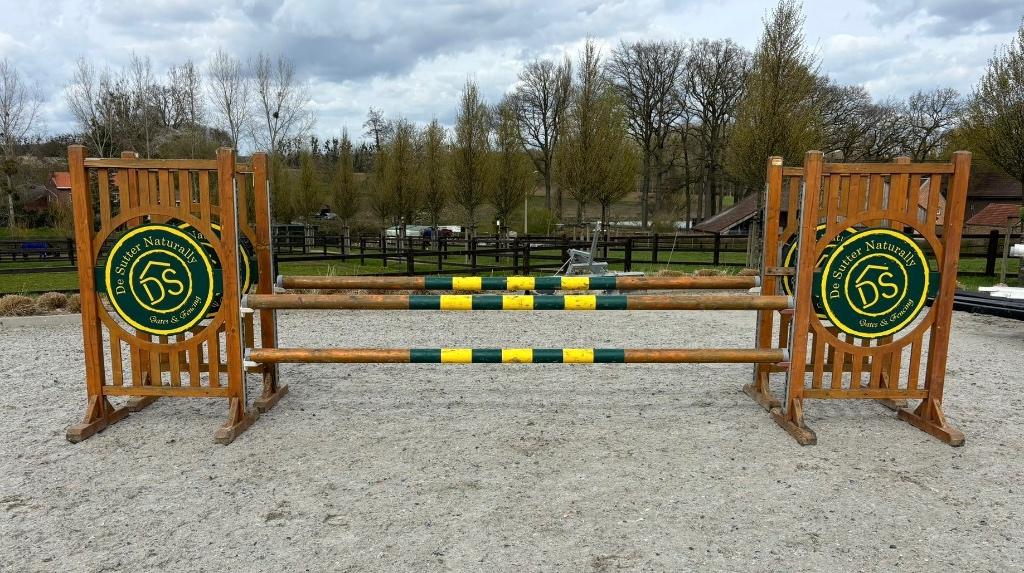 Hindernis De Sutter + vrijspring hindernis, Dieren en Toebehoren, Paarden en Pony's | Overige Paardenspullen, Ophalen, Gebruikt