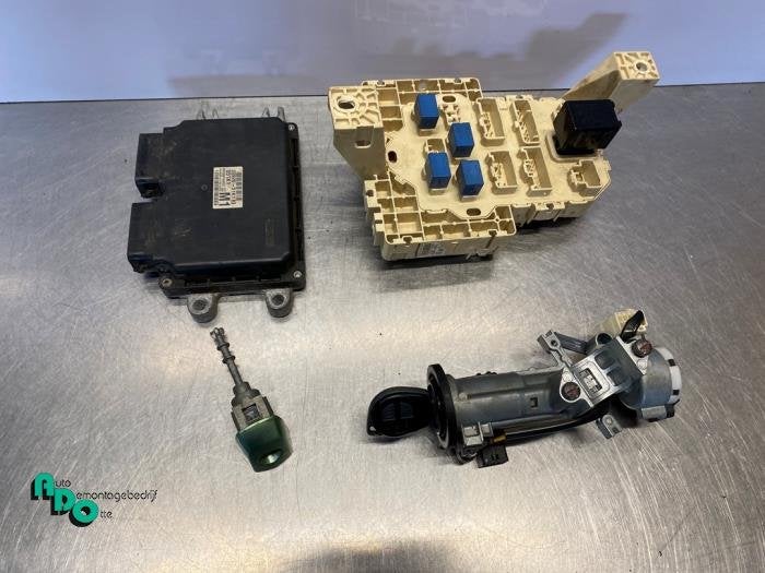 Serrure de contact + ordinateur d'un Opel Agila (Agila 08-), -, Opel, 3 mois de garantie, Utilisé