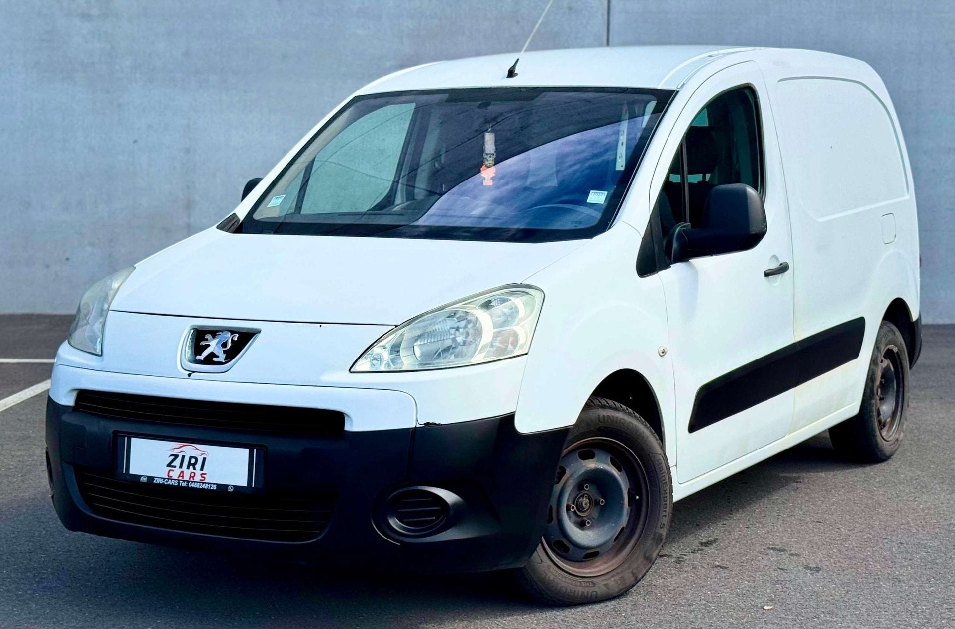 Peugeot Partner 1.6 HDi Pack CD Airco - Distributie rim + wa, Auto's, Stof, Zwart, 4 cilinders, https://public.car-pass.be/vhr/29116294-99f0-44dd-bf7d-3837b3c80ce1