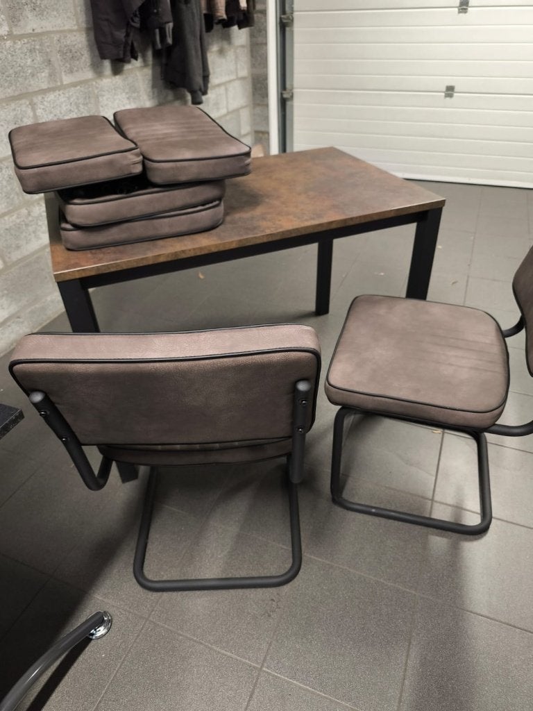 Tafel met 4 stoelen, Ophalen