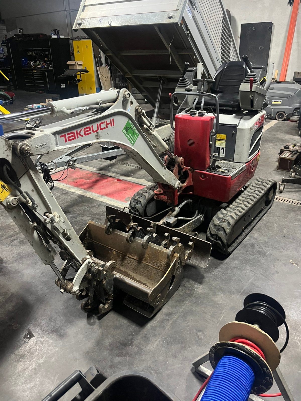 Takeuchi TB210R, Enlèvement, Utilisé