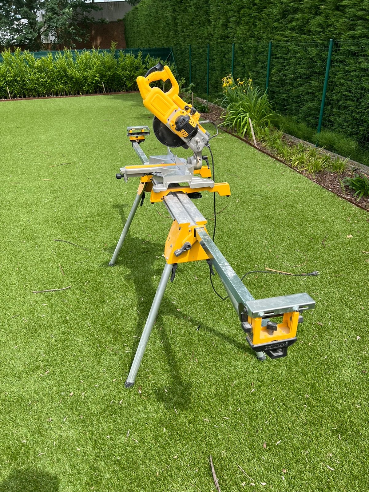 Dewalt afkortzaag + onderstel, Ophalen, Zo goed als nieuw, Afkortzaag