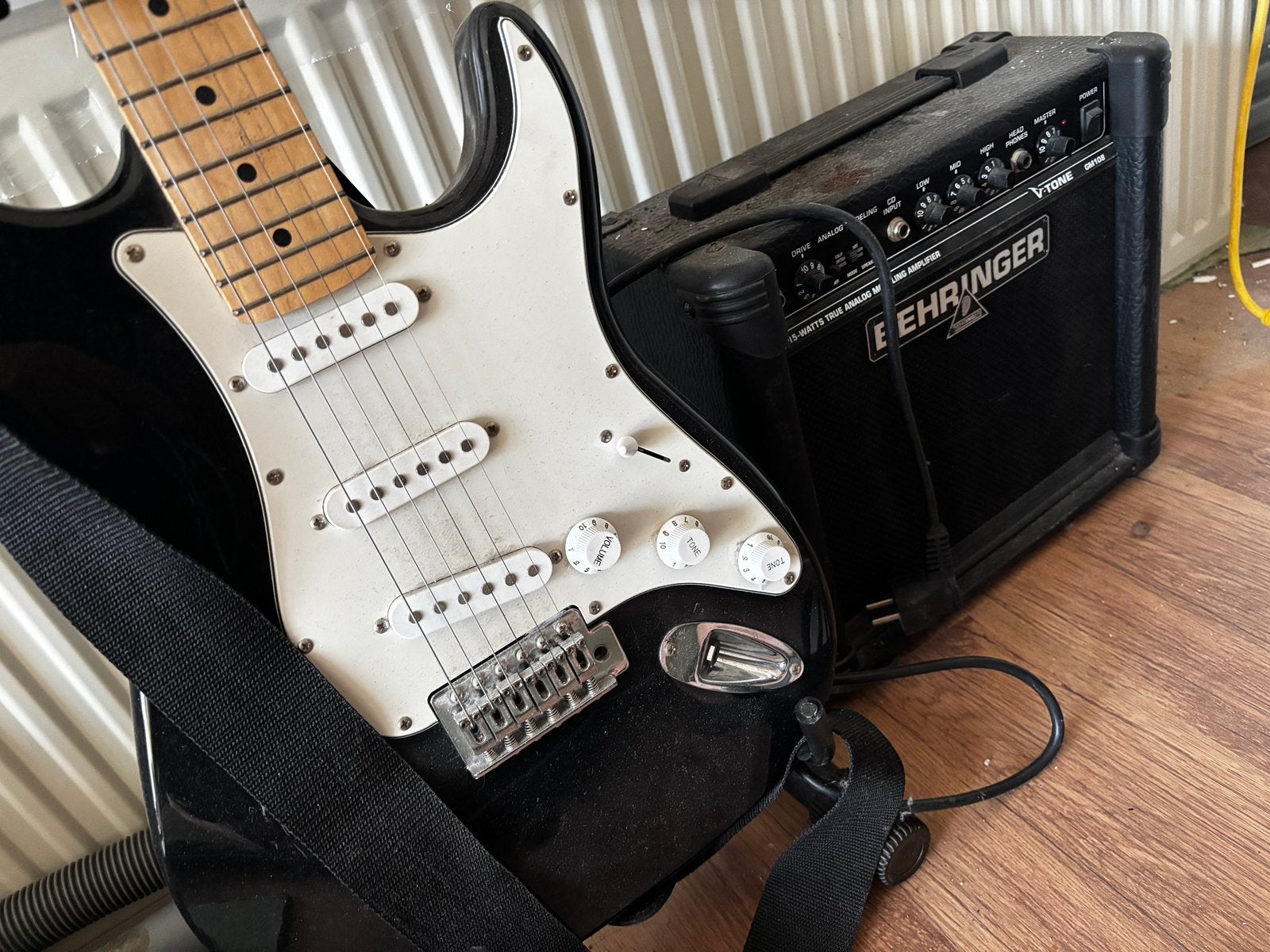 Oude gitaar en versterker (+iRig ipad), Musique & Instruments, Instruments à corde | Guitares | Électriques, Enlèvement, Utilisé