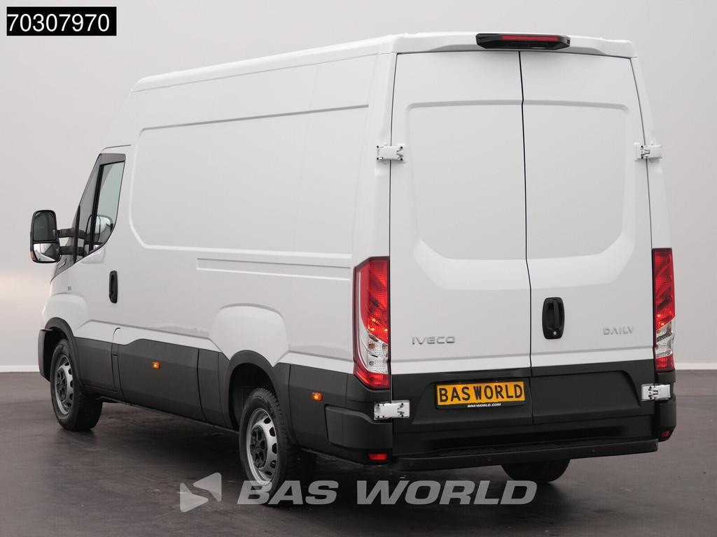 Iveco Daily 35S18 3.0L Automaat L2H2 180PK ACC Airco Camera, Auto's, Automaat, Stof, Euro 6, 4 cilinders