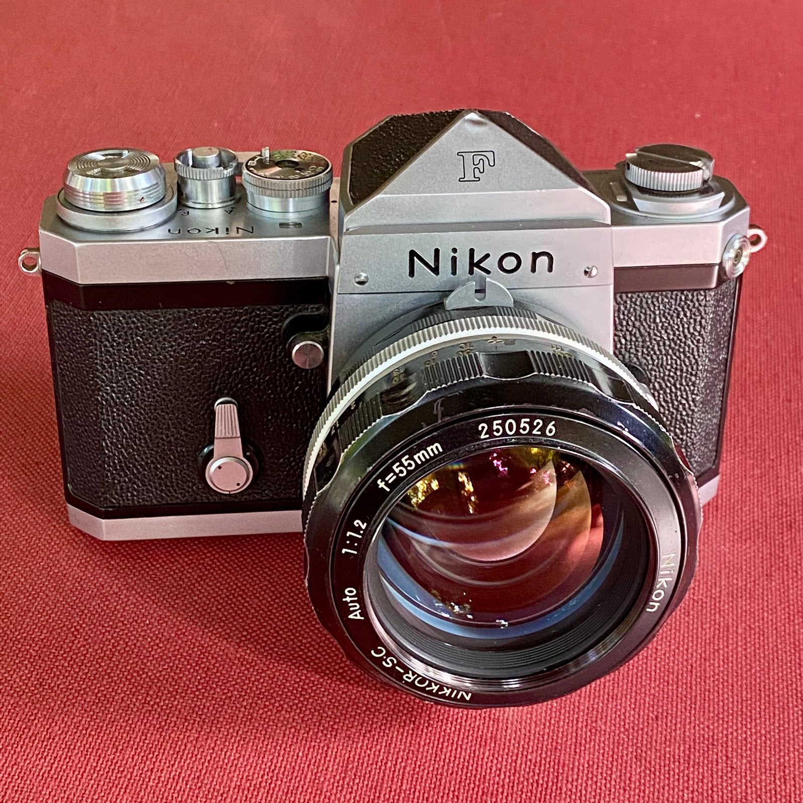 Nikon F et NIKKOR 55 mm f/1,2, TV, Hi-fi & Vidéo, Appareils photo analogiques, Enlèvement ou Envoi, Utilisé, Nikon