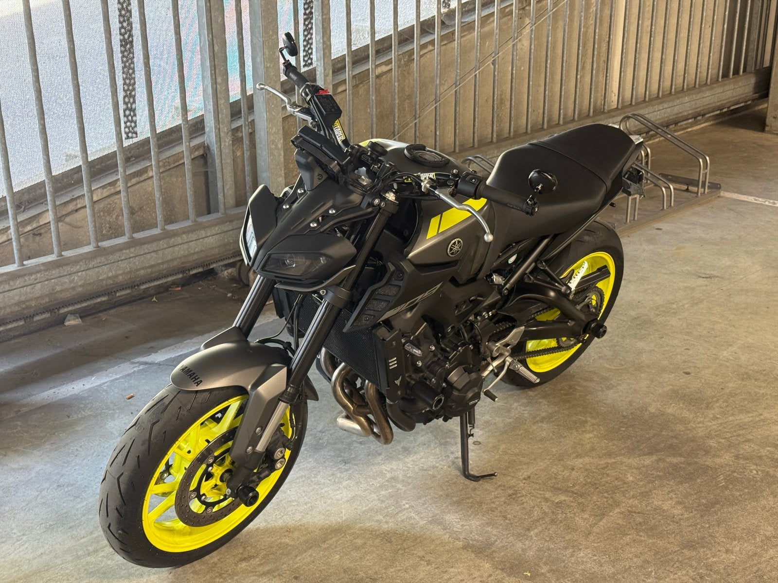 Yamaha mt-09, Particulier