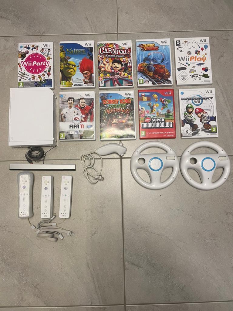 Retro wii in heel goede staat!, Games en Spelcomputers, Ophalen of Verzenden, Zo goed als nieuw, Met 3 controllers of meer, Met games