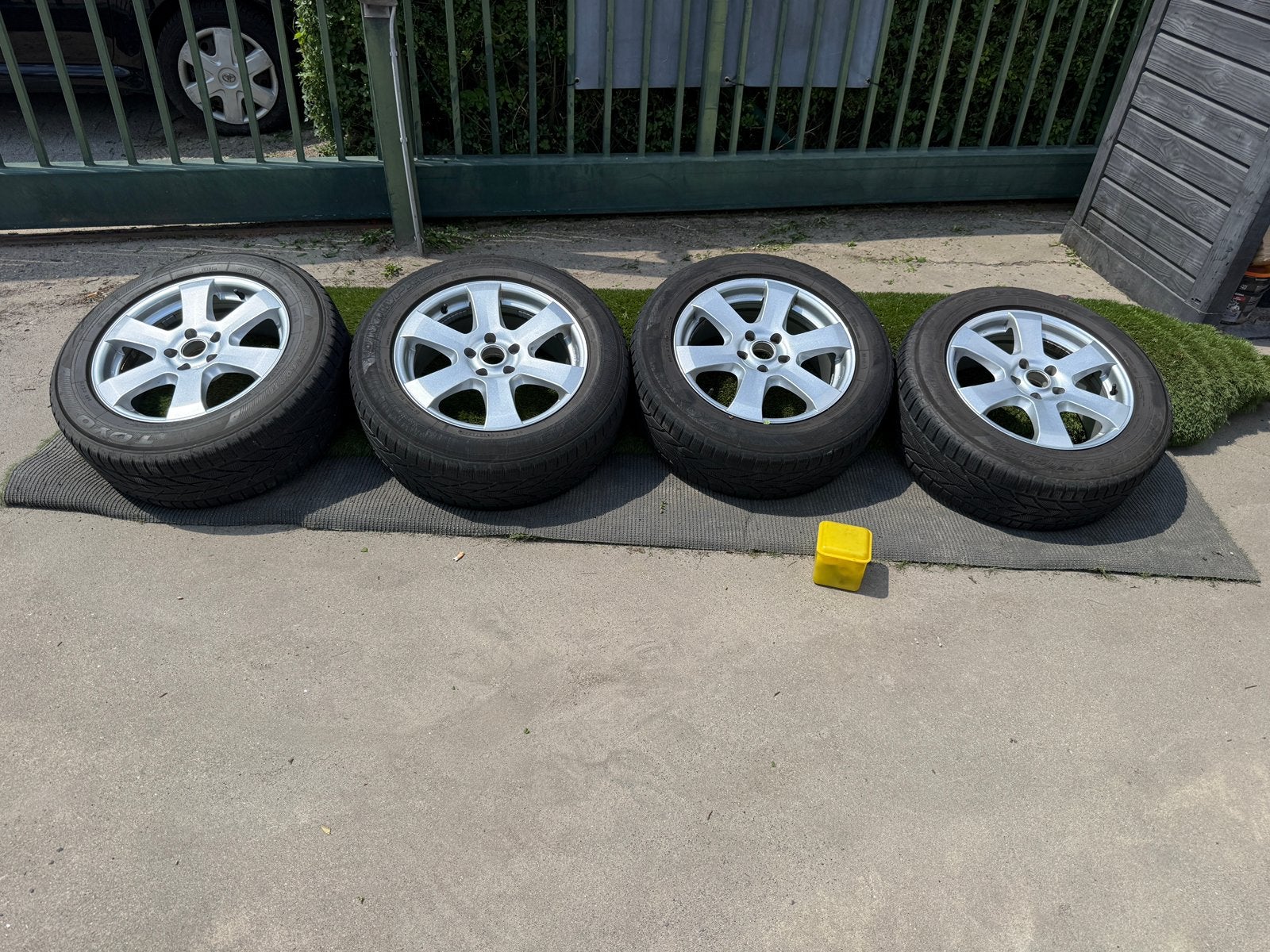 Autec lichtmetalen velgen met Toyo winterbanden 235/60 R17, Ophalen, Banden en Velgen, 17 inch, Winterbanden