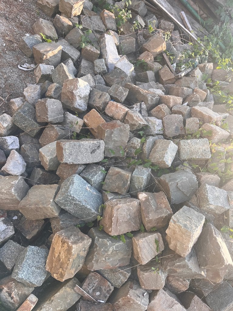 Lot de pavés anciens / pierres naturelles / blocs grès, Enlèvement