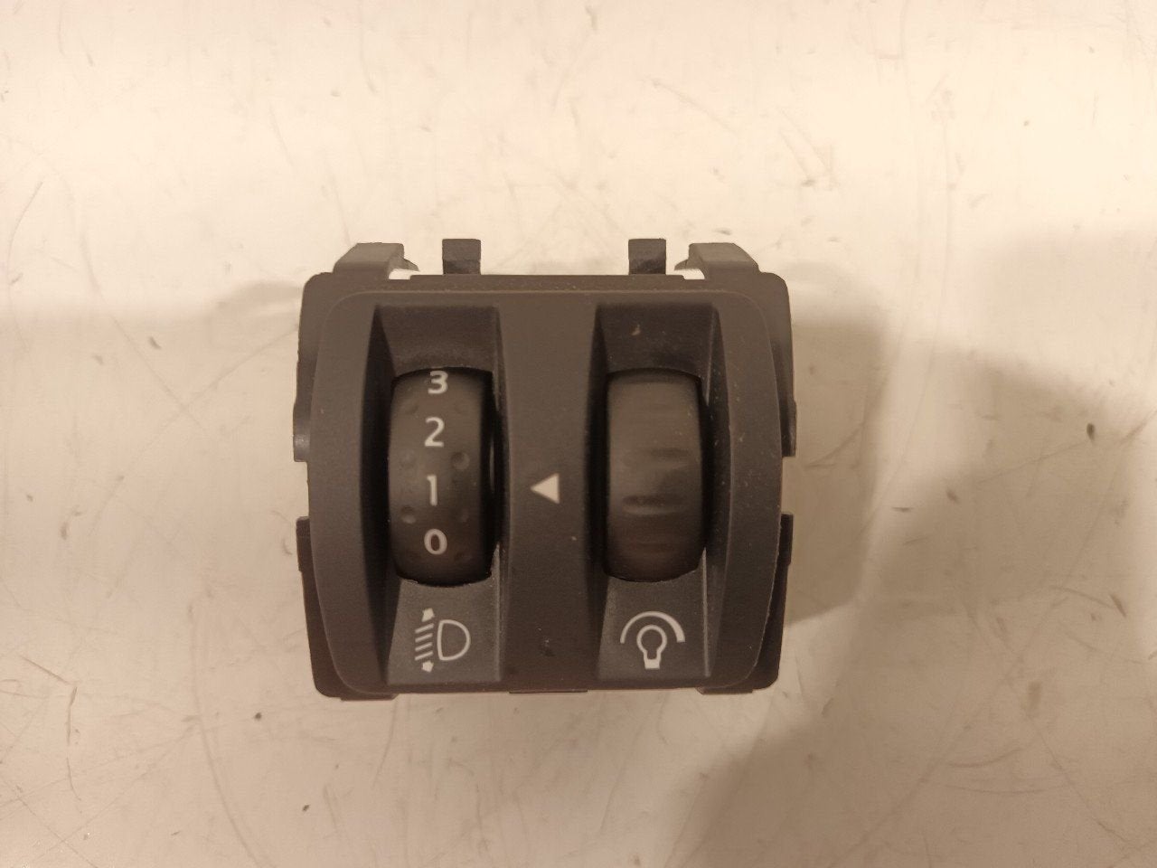 Schakelaar koplamp hoogteregeling Renault Zoé, Onderdelen@venauto.nl, Van der Ven Autorecycling B.V., Ettenseweg 76, 4706 PB Roosendaal, The Netherlands