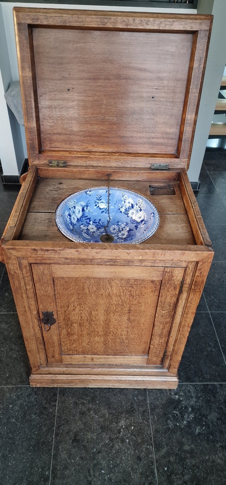 Meuble vasque Charles X / +/- 1825, Enlèvement