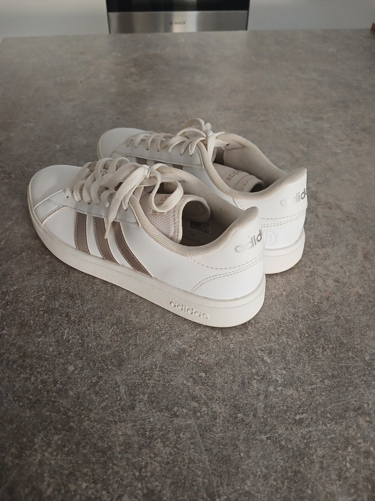 Adidas damesschoenen maat 42, Kleding | Dames, Schoenen, Adidas, Wit, Ophalen of Verzenden, Zo goed als nieuw