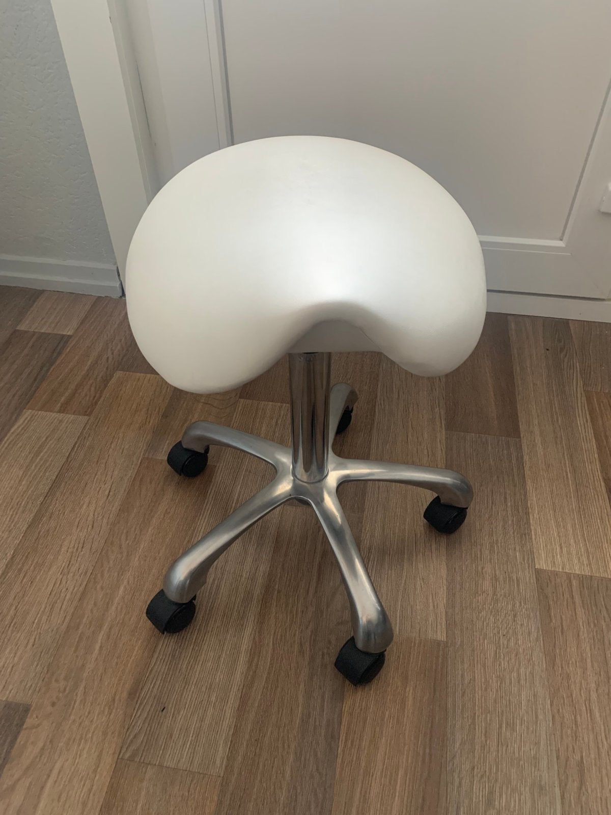 Tabouret de selle blanc, Enlèvement ou Envoi, Réglable en hauteur, Comme neuf, Plastique