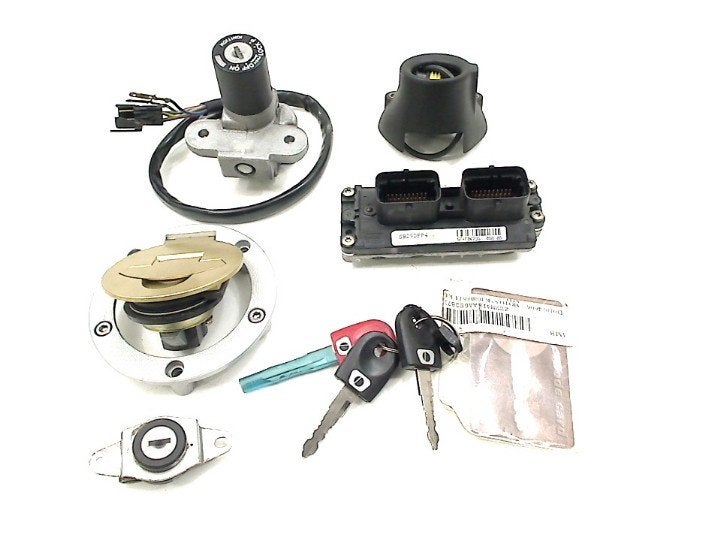 ENSEMBLE DE VERROU ET CYLINDRE DE PORTES Monster 1000, Dhr. S. di Majo, Utilisé, Info@cama-motorparts.nl, P.J. Troelstraweg 8 8
3144 CX  MAASSLUIS, NL