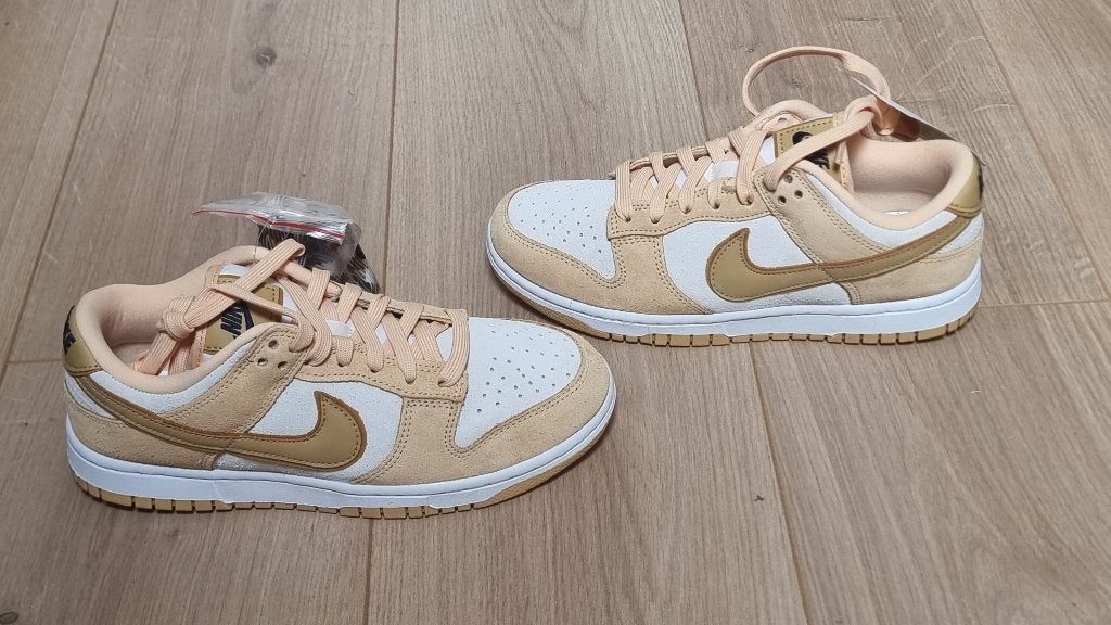 Nike Dunk Low Celestial en daim, Sports & Fitness, Basket, Enlèvement, Neuf, Chaussures