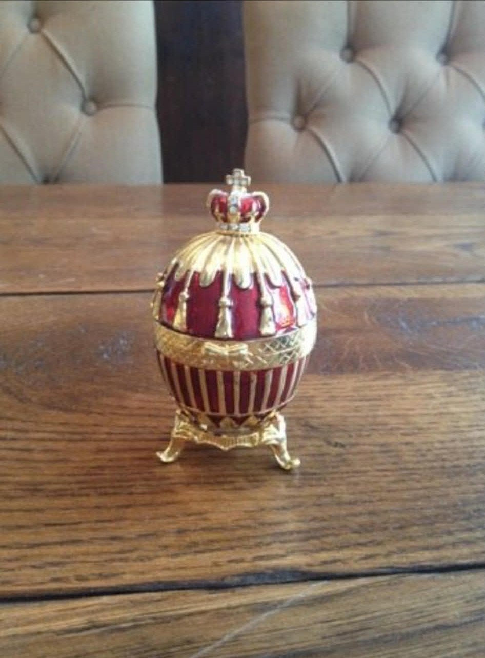 Russisch decoratie ei, Ophalen