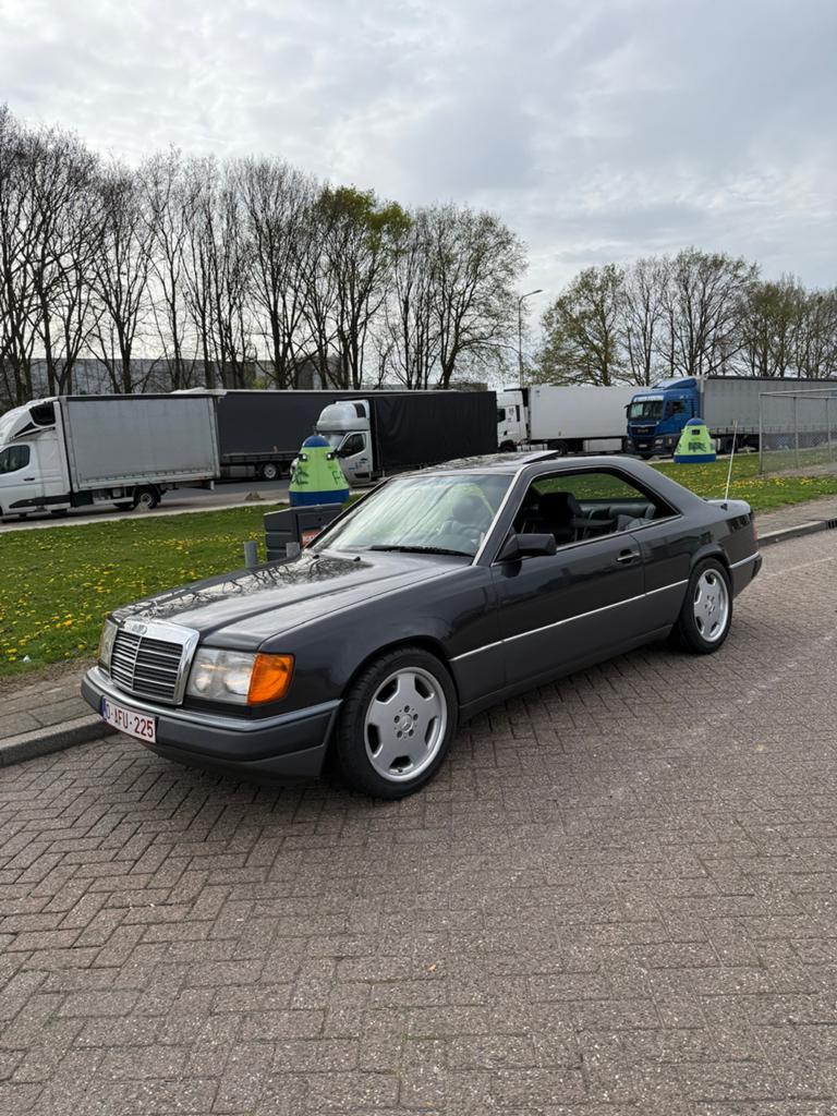 Mercedes W124 Coupé C124 320CE 1992 165 000 cl, Autos, Cuir, Achat, Noir, 2 portes