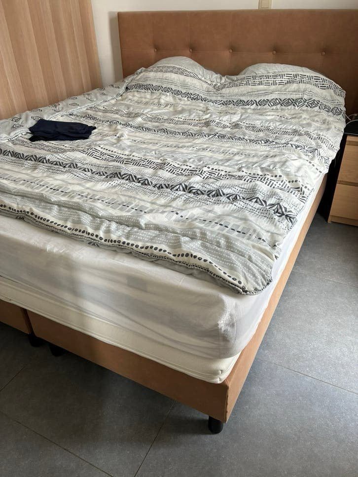 Kleerkast + Bed en matras, Enlèvement, Comme neuf
