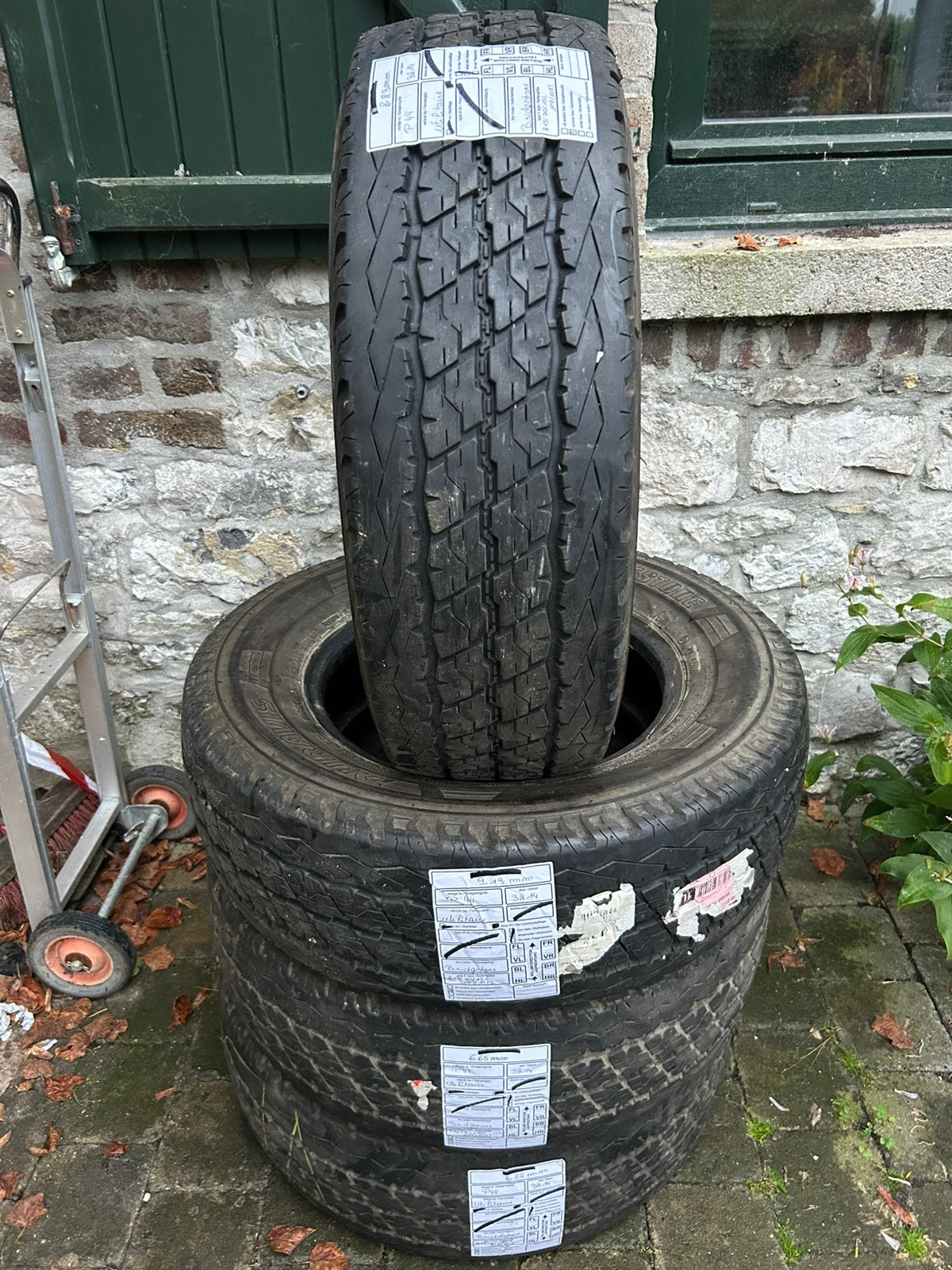 4 pneus été bridgestone 215/70/15C. 109/107S, Autos : Pièces & Accessoires, 15 pouces, 215 mm, Pneus été, Véhicule utilitaire