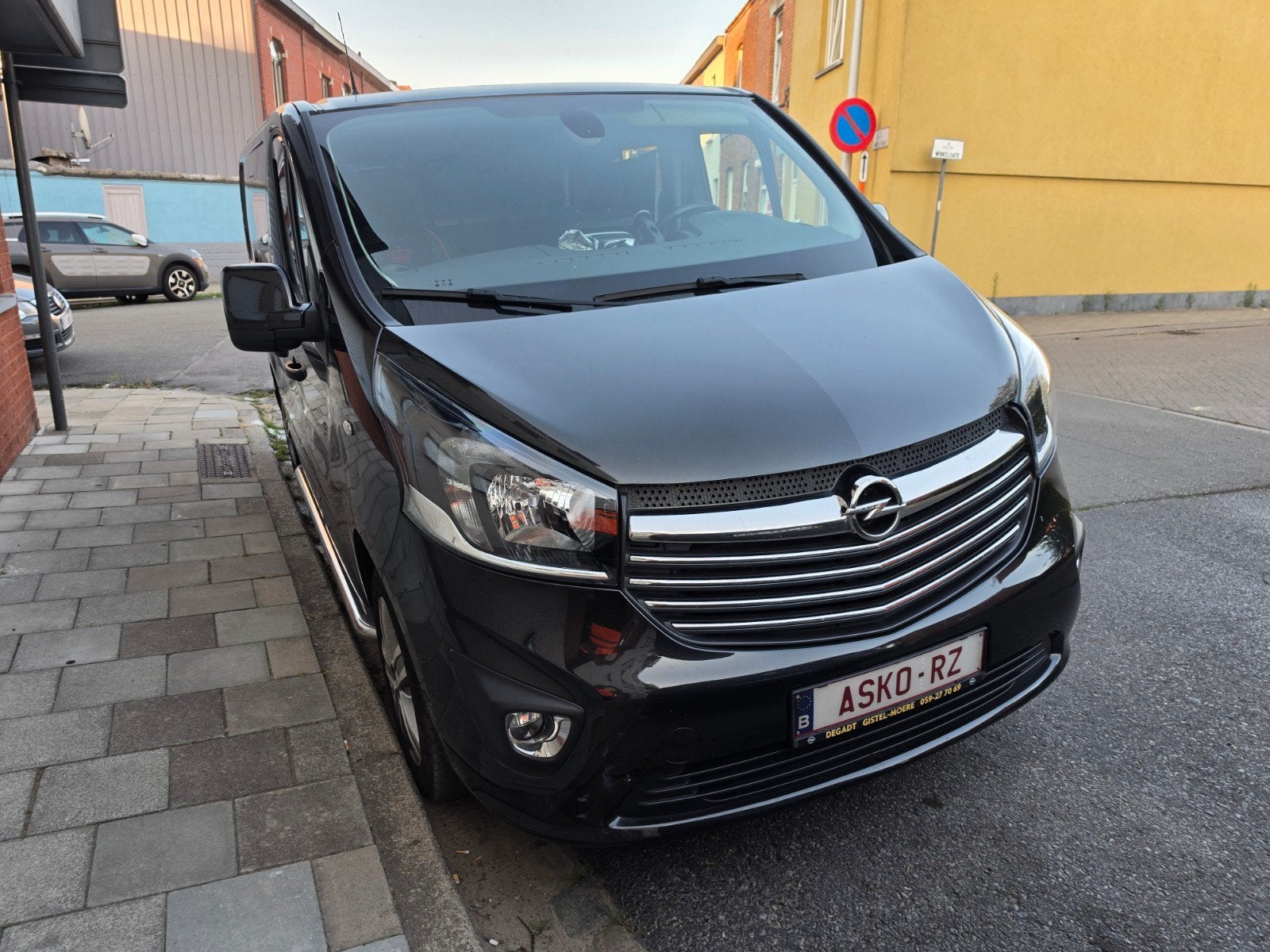Dubbel cabin 2017 127.000km bod of ruilen, Auto's, Vivaro, 1600 cc, Zwart, Bedrijf