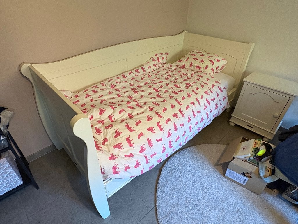 Kinderbed Théophile & Patachou met matras en nachtkastje, Enlèvement, Utilisé