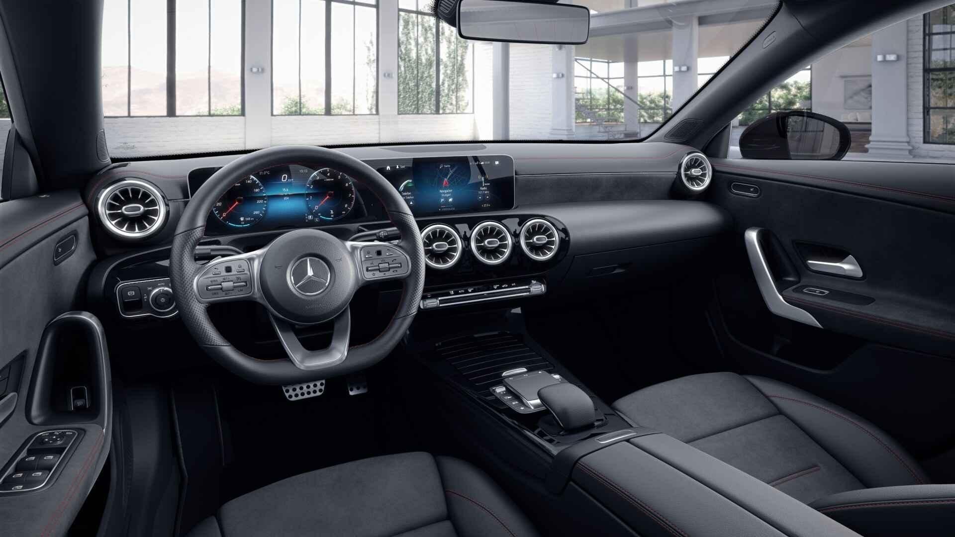 Mercedes-Benz CLA-klasse 180 Coupé AMG Line | Panoramisch D, 1325 kg, Gebruikt, 4 cilinders, 136 pk