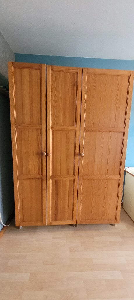 belle et grande armoire, penderie et  nombreuses étagères, 100 à 150 cm, Utilisé, Avec porte(s), Modern