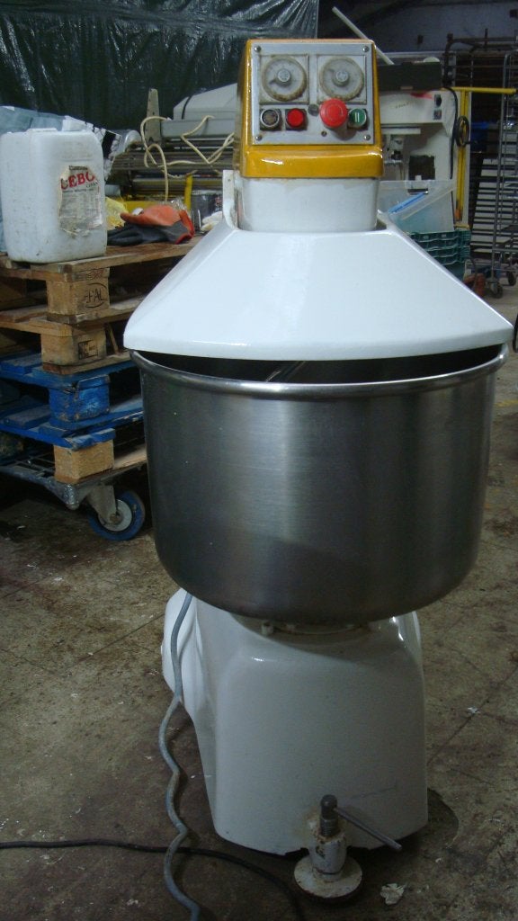 Pétrin spirale 30 kgs boulangerie bakkerij, Articles professionnels, Enlèvement, Utilisé, Boulangerie et Boucherie