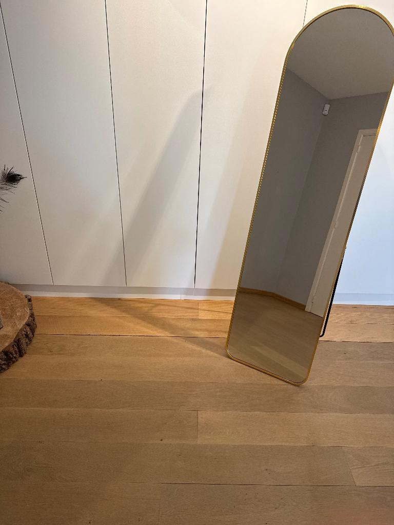 Miroir doré moderne sur pied, Maison & Meubles, Moins de 25 cm, Comme neuf, 50 à 100 cm, Autres types