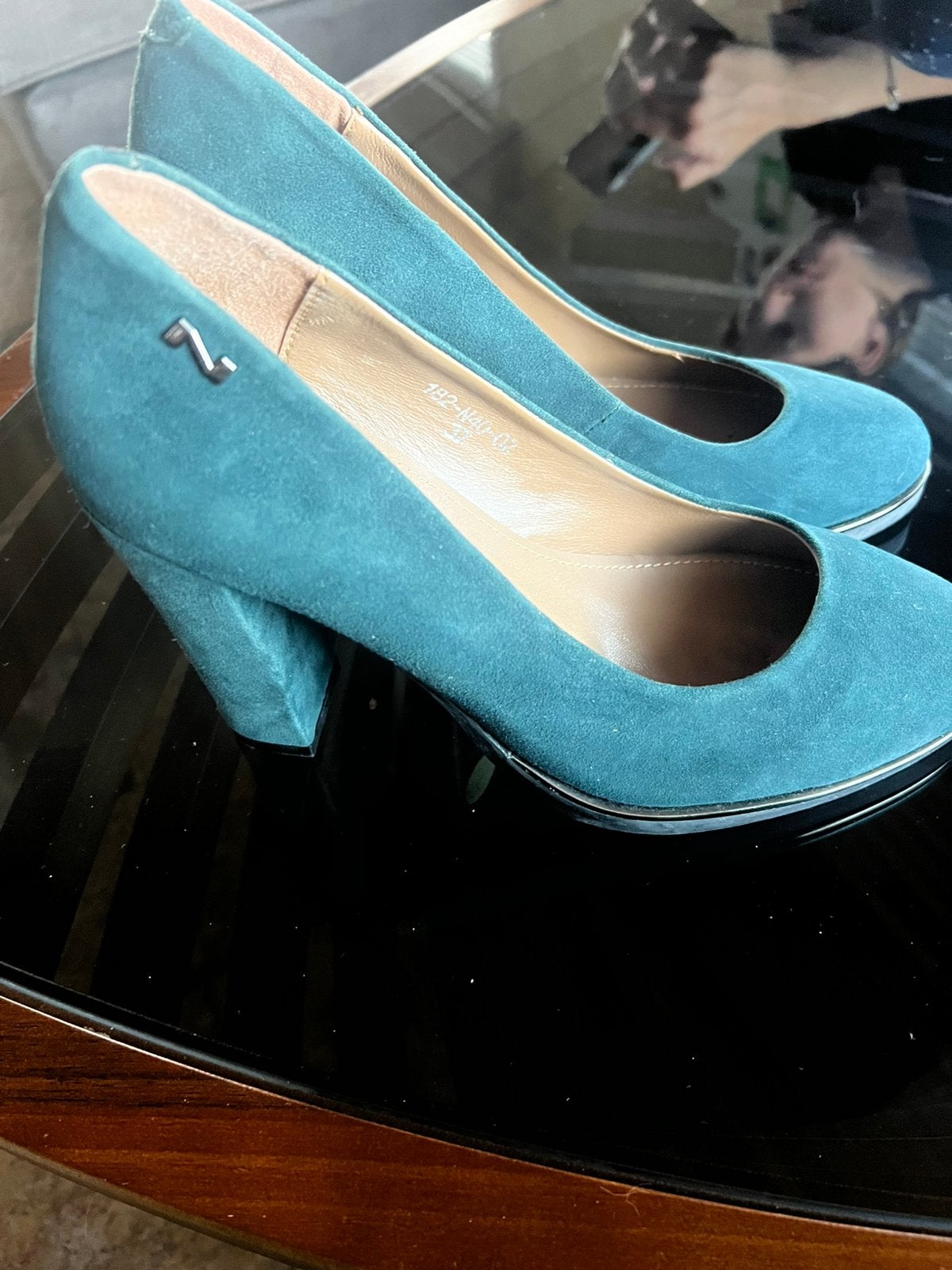 Authentieke blauwe suède pump van Nathan-Baume nieuw, Pumps, Blauw, Ophalen of Verzenden, Zo goed als nieuw