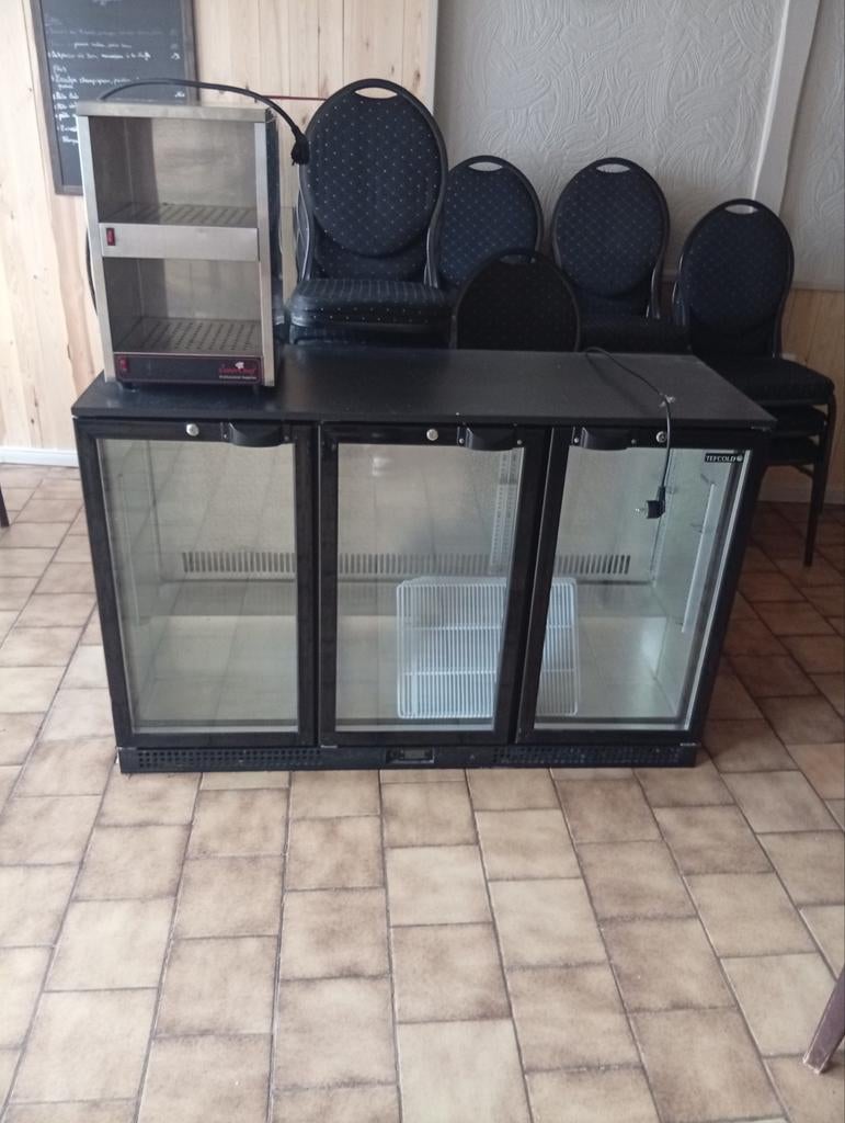 Koelkastbar met 3 glazen deuren, Elektronische apparatuur